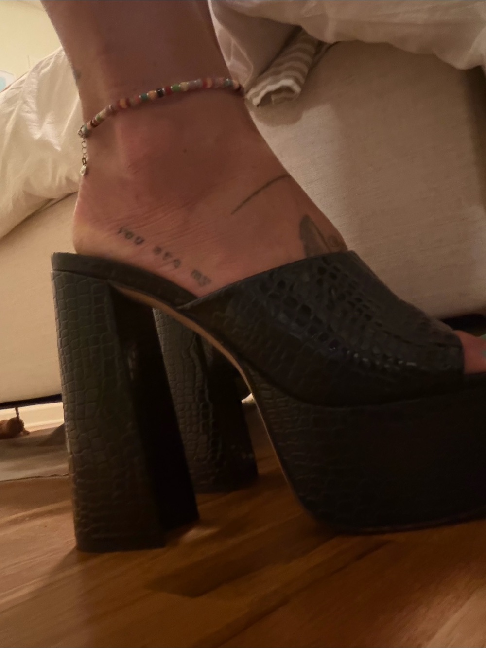 ♠️ SCHUTZ Black Croc-Embossed Slide Mules - Picture 6 of 6